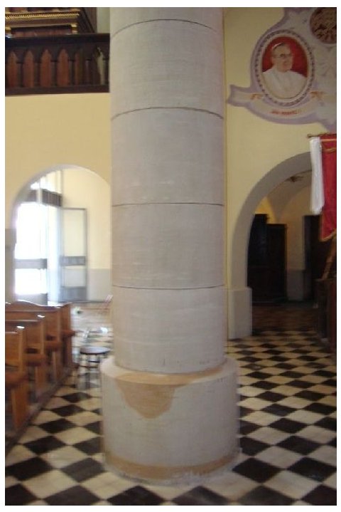 Kamienna kolumna w kościele po wykonaniu czyszczenia