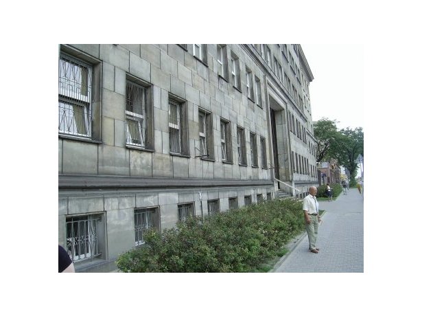 Sądy w Łodzi - Widok budynku z bliska przed czyszczeniem