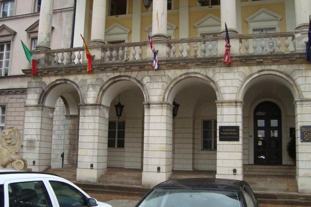 Pałac Lubomirskich w Warszawie - zdjęcie przed wykonaniem czyszczenia fasady