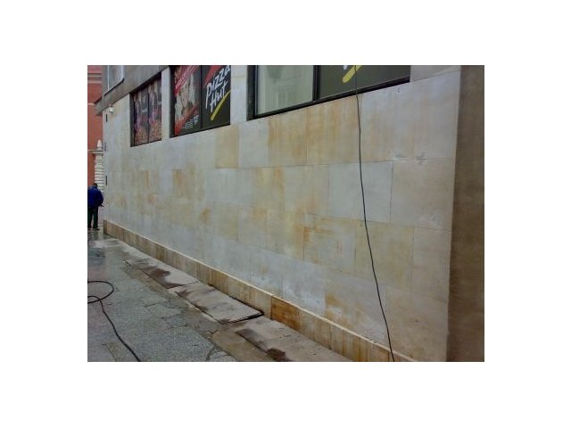 Czysta elewacja już bez graffiti